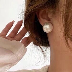 *Popular* NWOT Mia Pearl Statement Earrings